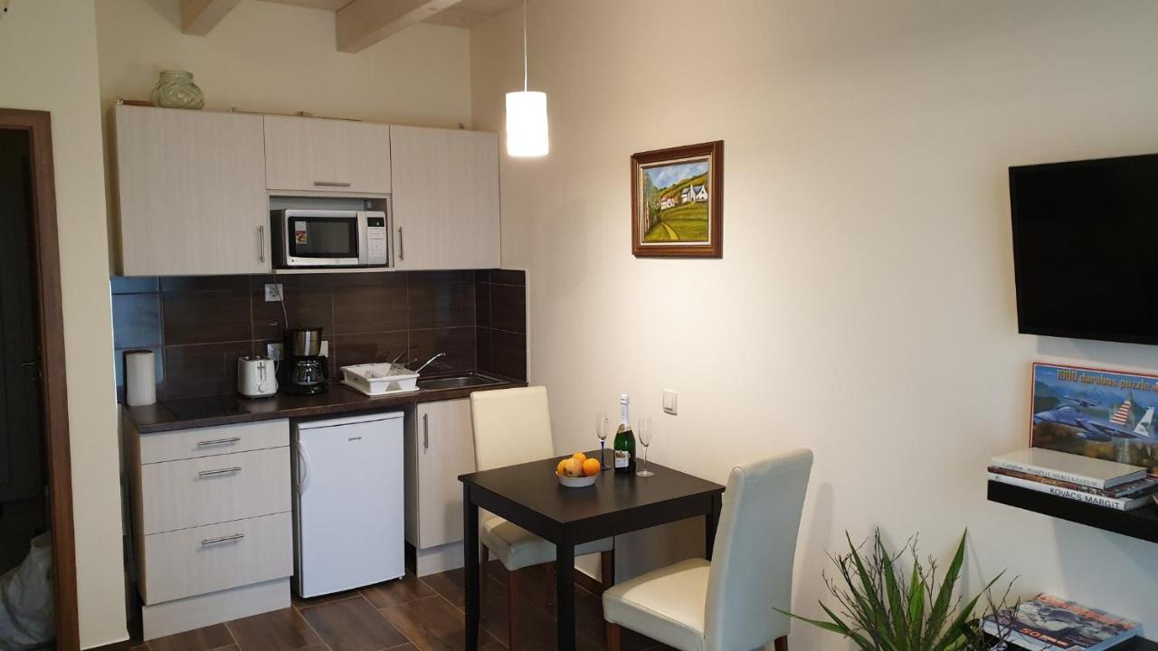 Buzavirag Apartmanhaz Balatonakali Eksteriør billede